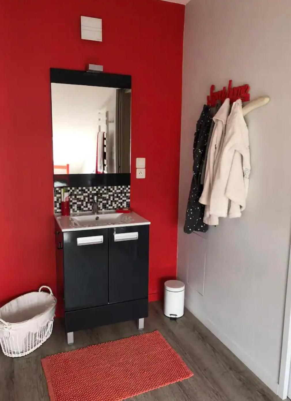 Chambre Et Salle D'Eau Privees Dans Maison De Ville La Roche-sur-Yon Luaran gambar